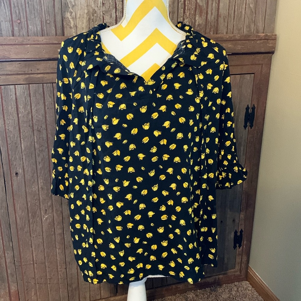 Women’s Who What Wear Tulip Floral Novelty Print V-neck Ruched Neutral Blouse